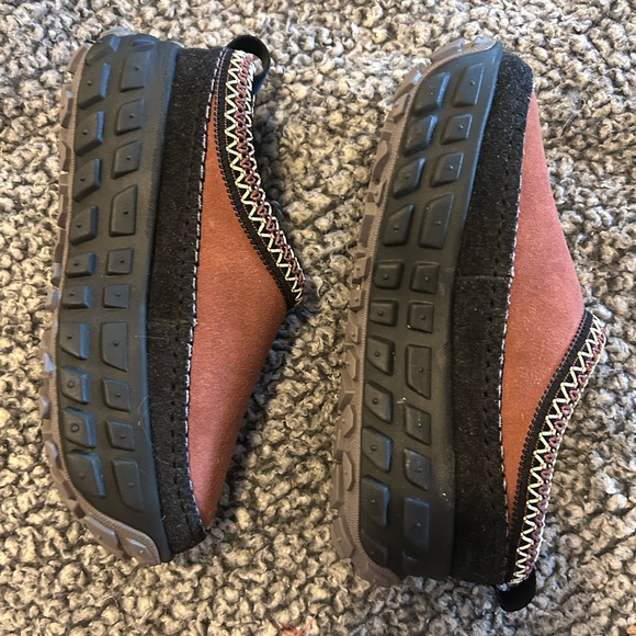 UGG® New Venture Daze Platform Shoe 7M RED JASPER / BLACK $159 RETAIL! SOLD OUT! - Picture 8 of 11